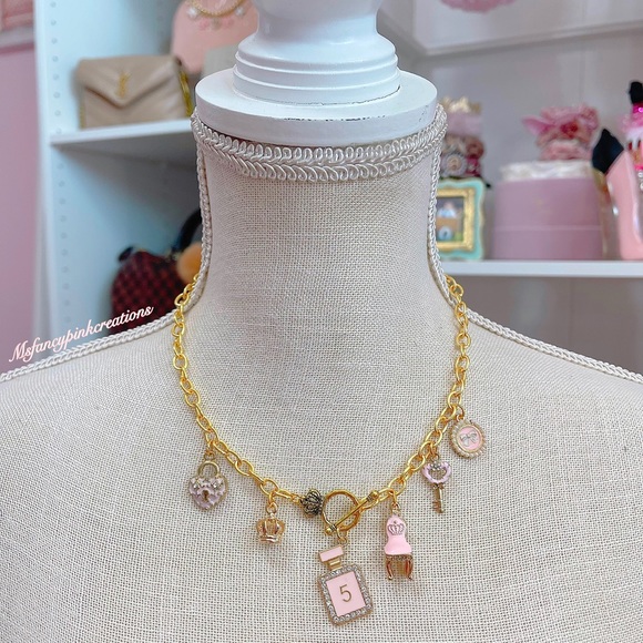 Gold Plated Handmade Queen Charm Necklace - Picture 2 of 2